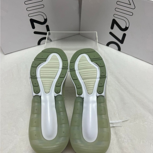 Nike Air Max 270 in Light Green and White - Picture 3 of 3